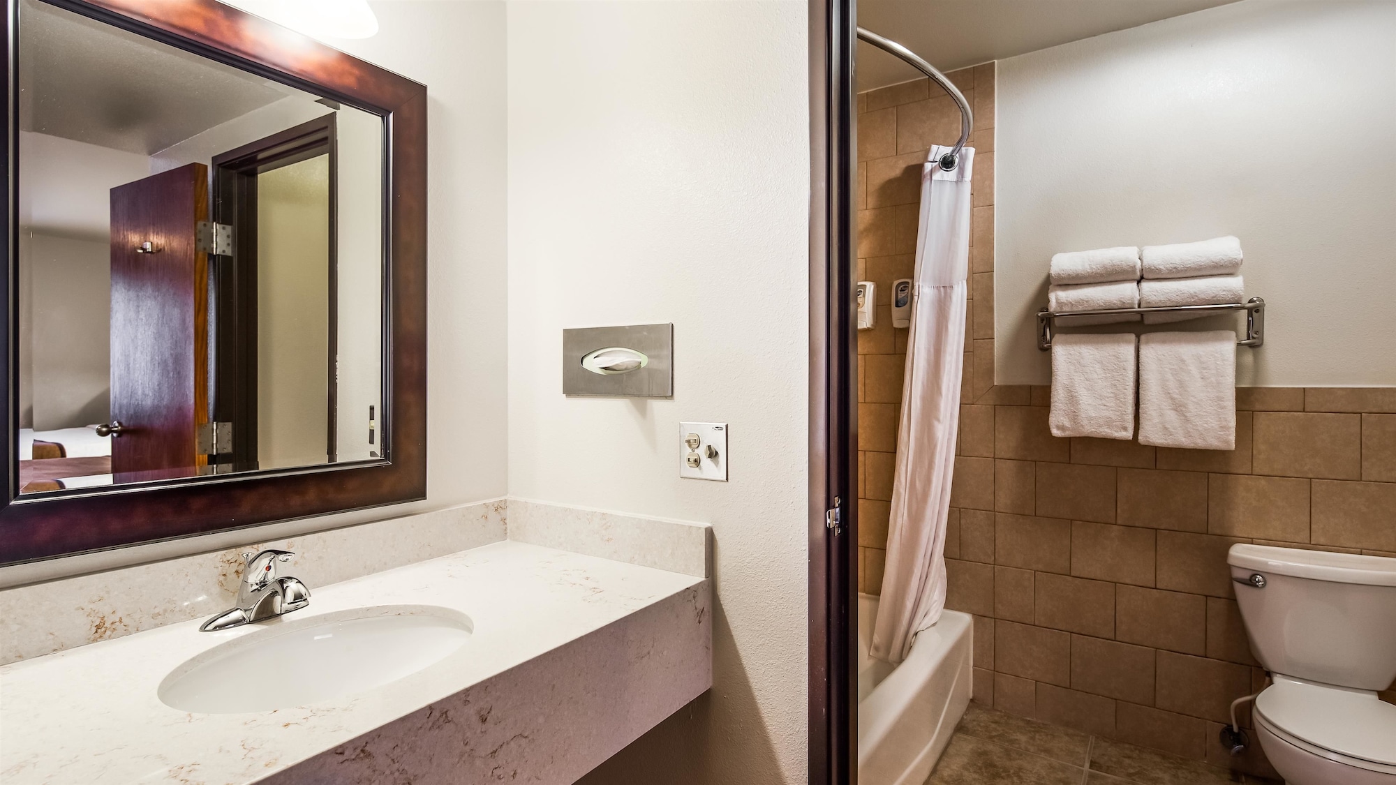 Standard, Queen Bed, Best Western Red Hills 7/9