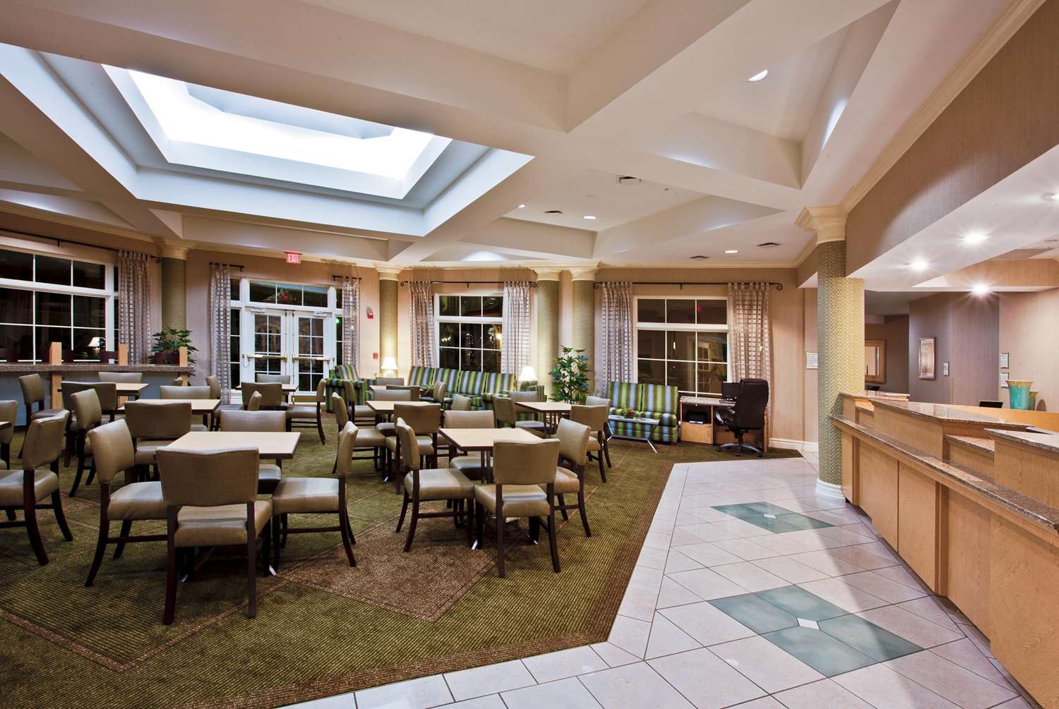 La Quinta Inn & Suites by Wyndham USF (Near Busch Gardens) 35/54