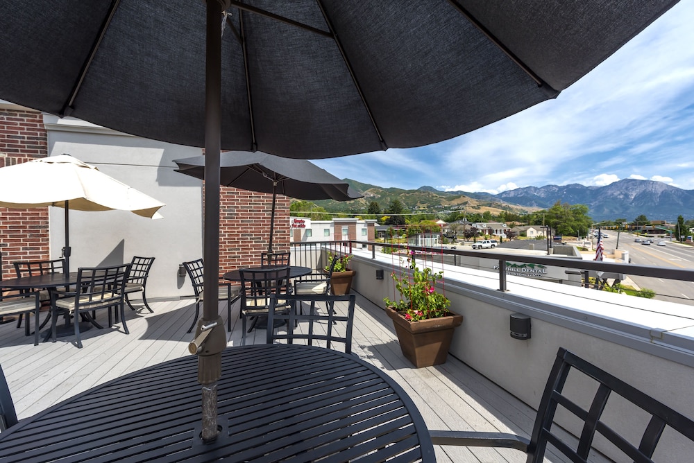 Hampton Inn and Suites Salt Lake City / Univ Foothill Dr UT 50/69