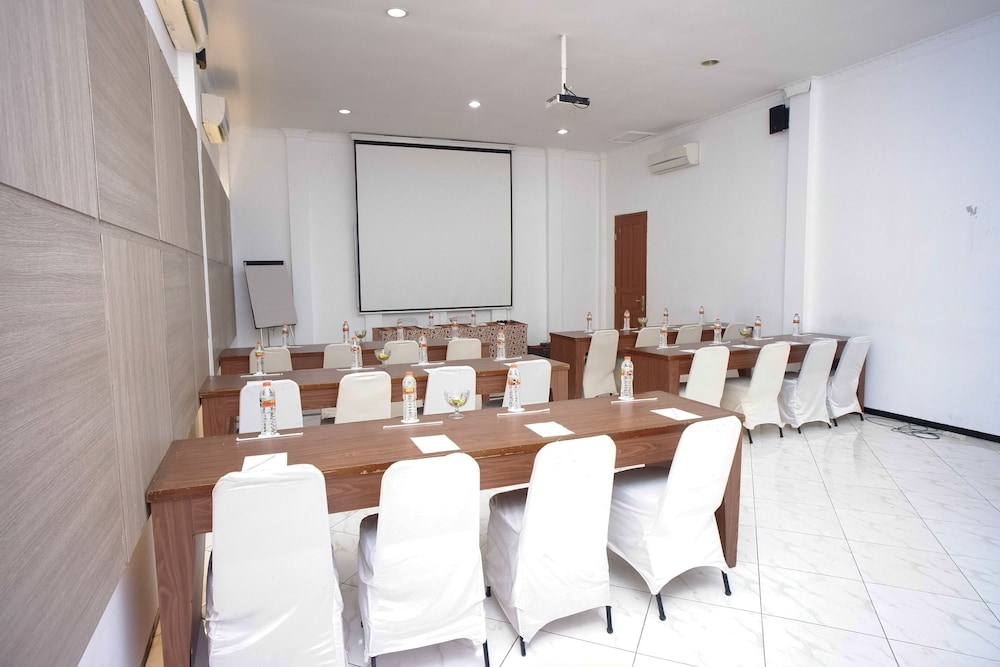 Front One Resort Yogyakarta 35/46