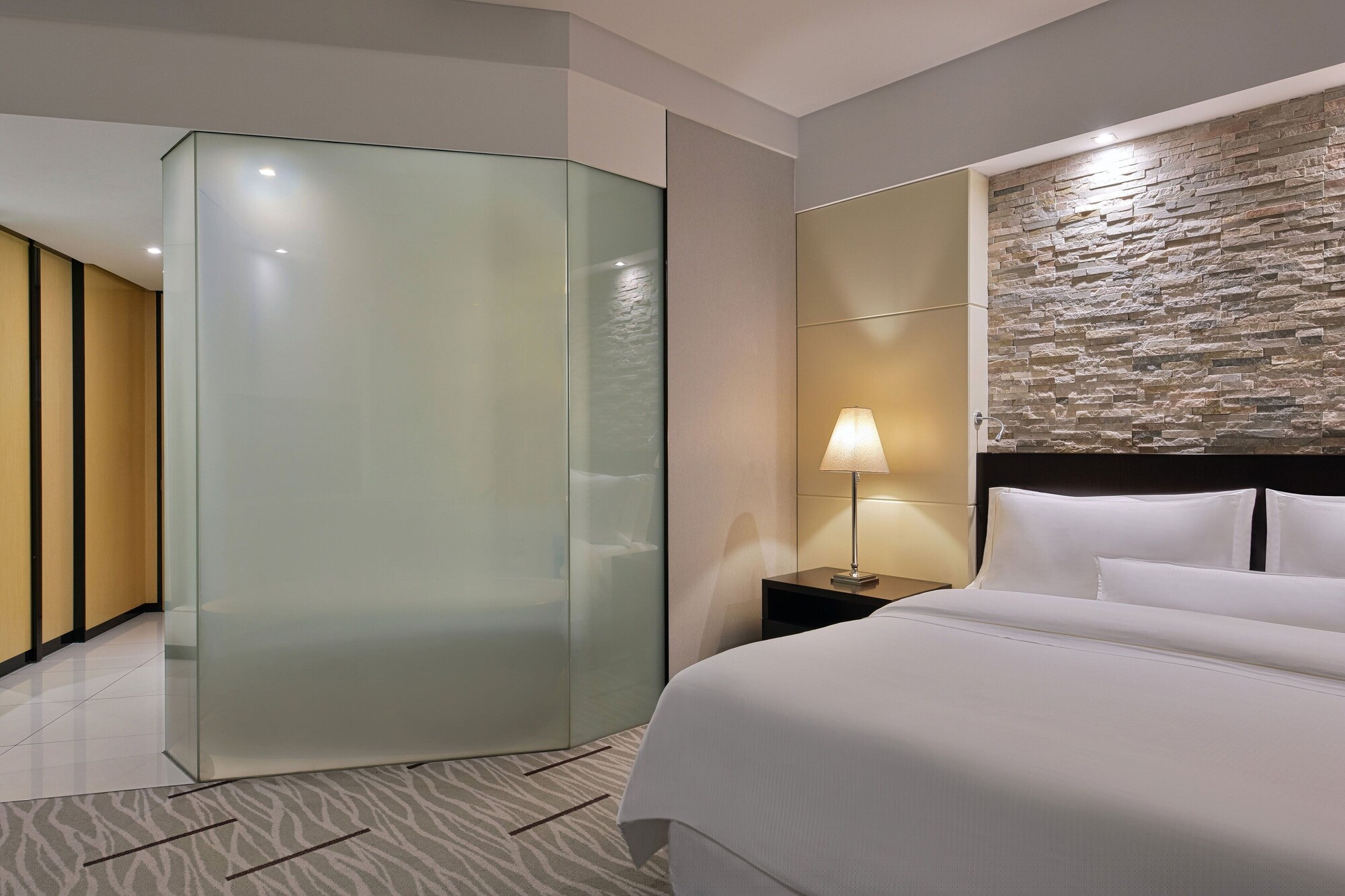 Deluxe, King Bed