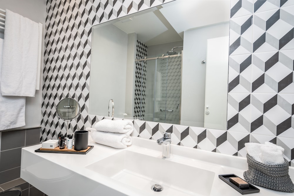 Urban Nest Suites and Apartments 75/75