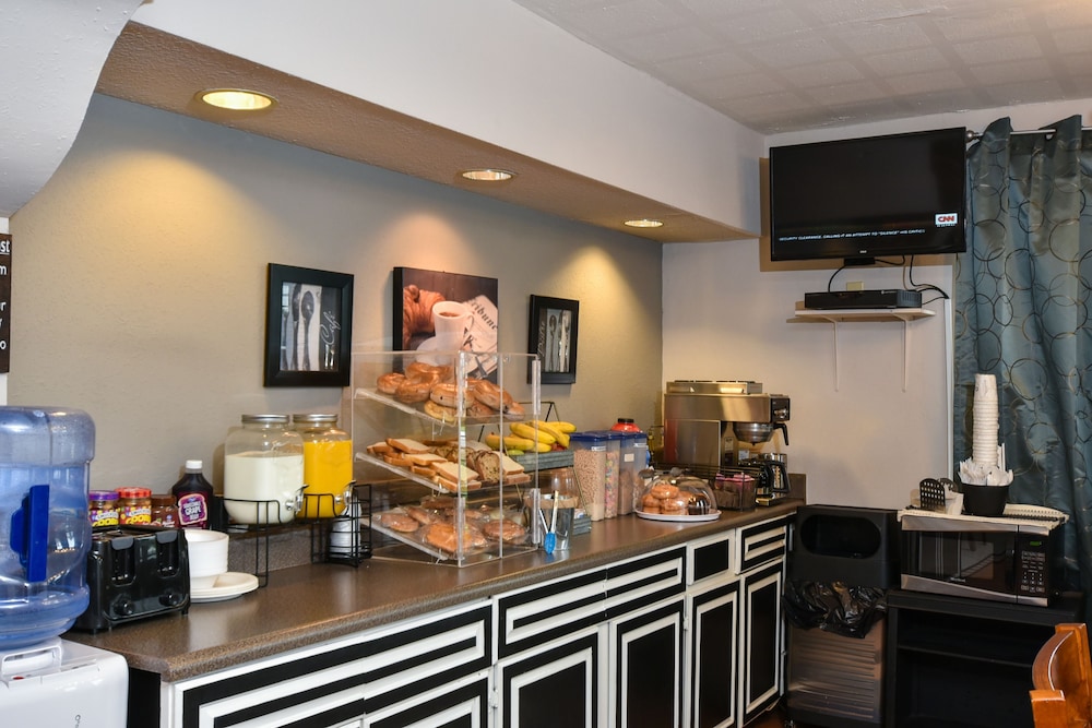 Americas Best Value Inn & Suites Williamstown 45/61