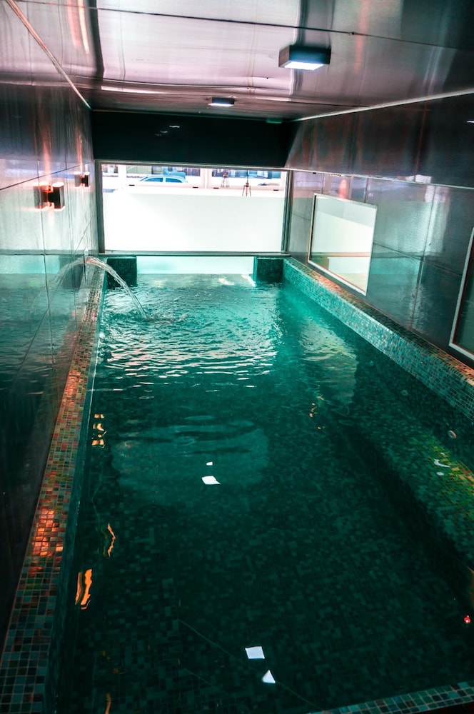 swimming pool spa