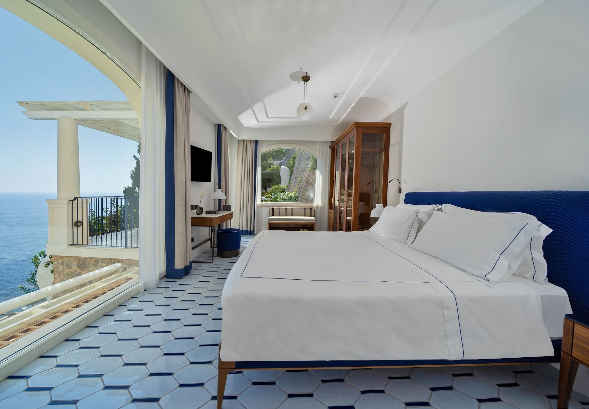 POOL, PREMIUM, SUITE, KING BED