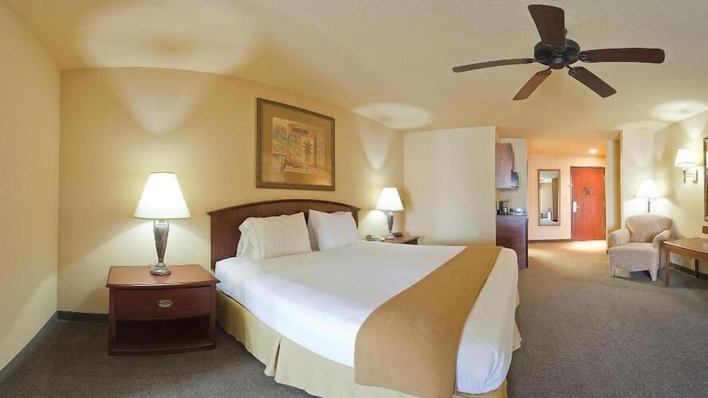 Holiday Inn Express Hotel Suites Kerrville 17/62