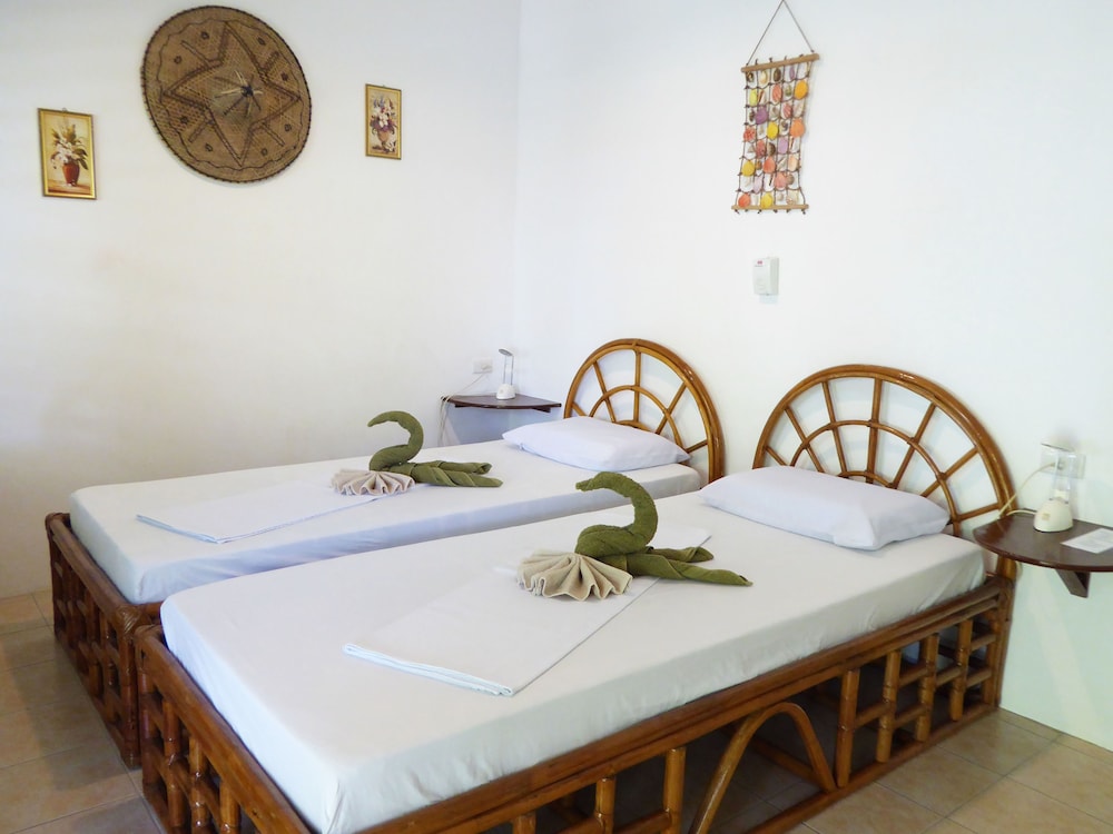 Marcosas Cottages Resort 36/68