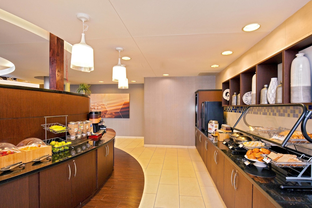 SPRINGHILL SUITES BY MARRIOTT CHESAPEAKE GREENBRIER 28/39