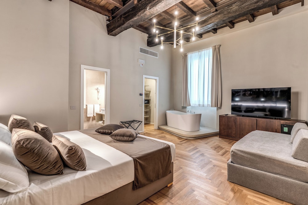 Room, Triple, 1 King and 1 Single Beds, Bathtub, Separate Building
