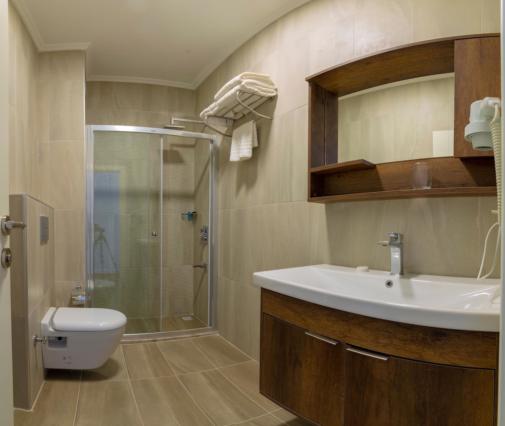 Joy Suites Hotel 65/69