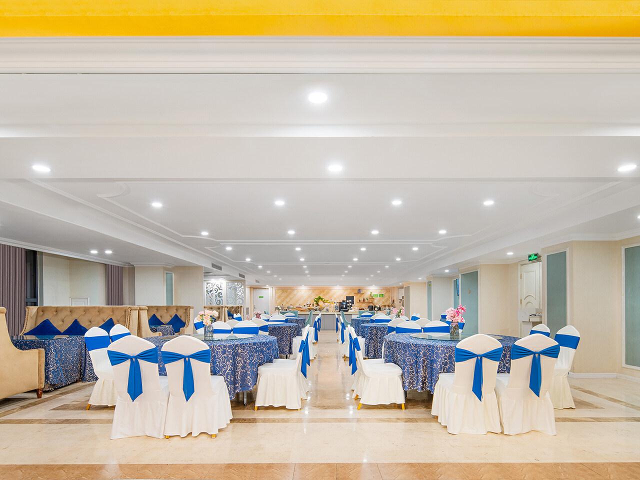 Vienna International Hotel (Chengdu West Railway Station Qingyang Wanda) 44/47