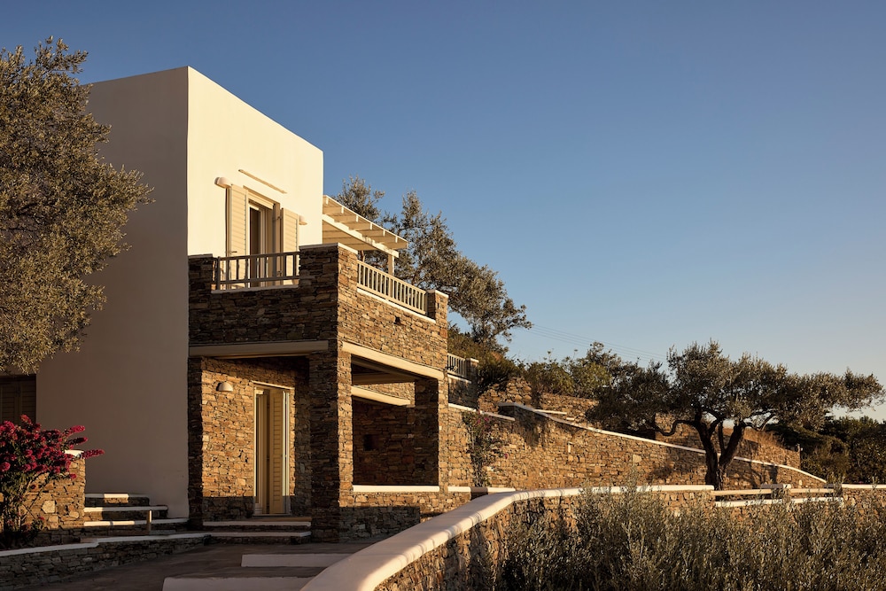 Selana Suites 2/50