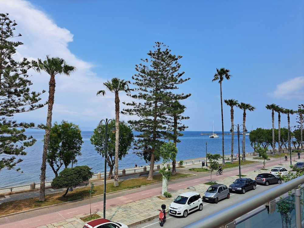 Bristol Sea View Apartments 54/69
