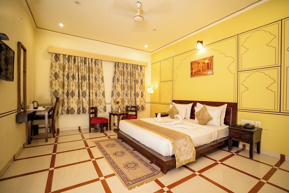 Hotel Laxmi Niwas 20/62