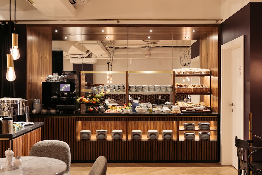 Hotel Schani Salon 39/48