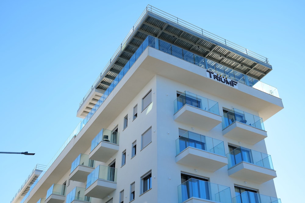Hotel Triumf 2/50