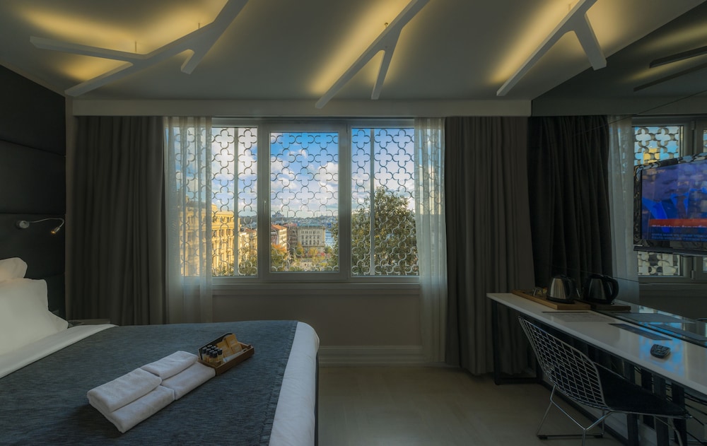 Khai Hotel Karakoy 35/60