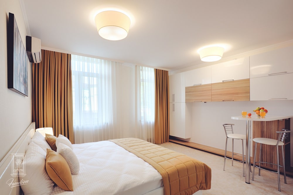 Familion Aparthotel 10/50