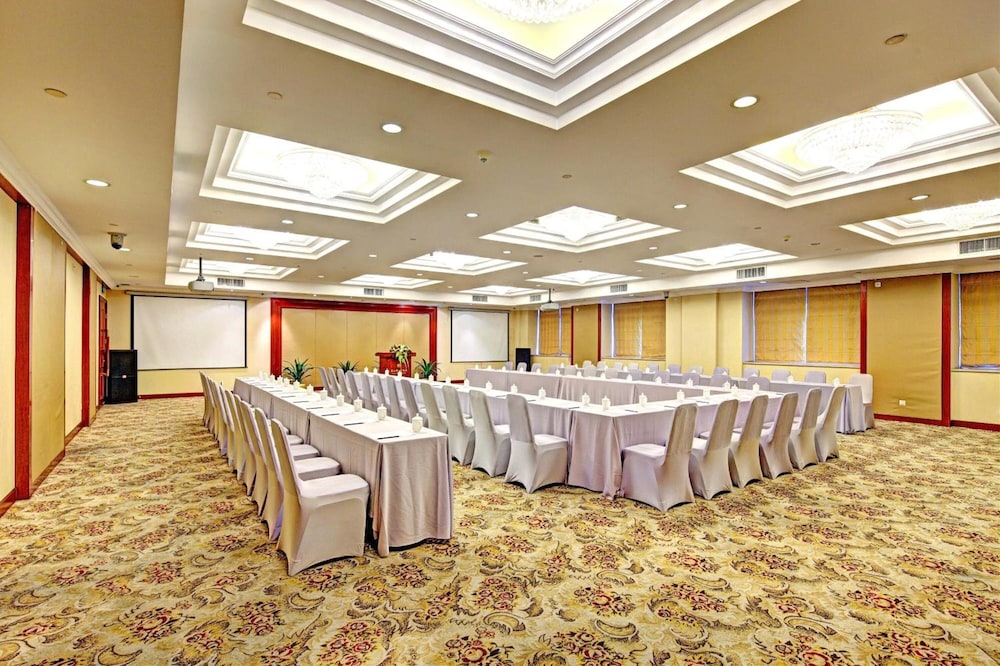 Xinhai Jinjiang Hotel 37/45