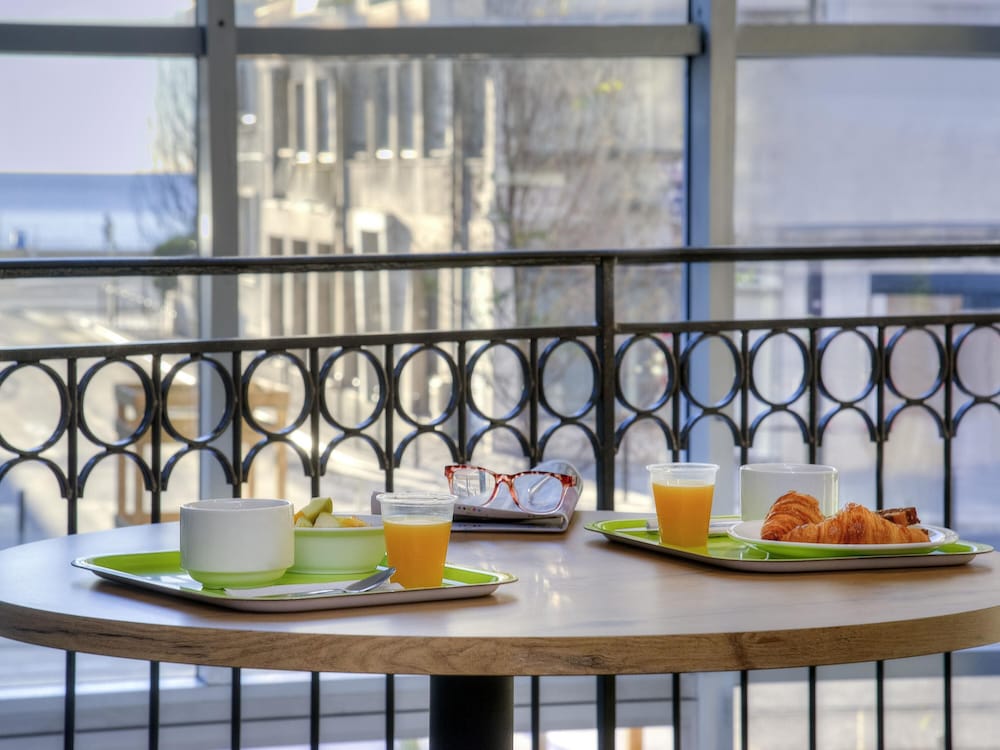 IBIS BUDGET NICE CALIFORNIE LENVAL 56/78