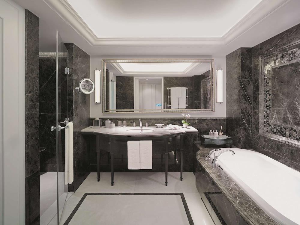 Shangri La Bosphorus Istanbul 50/50