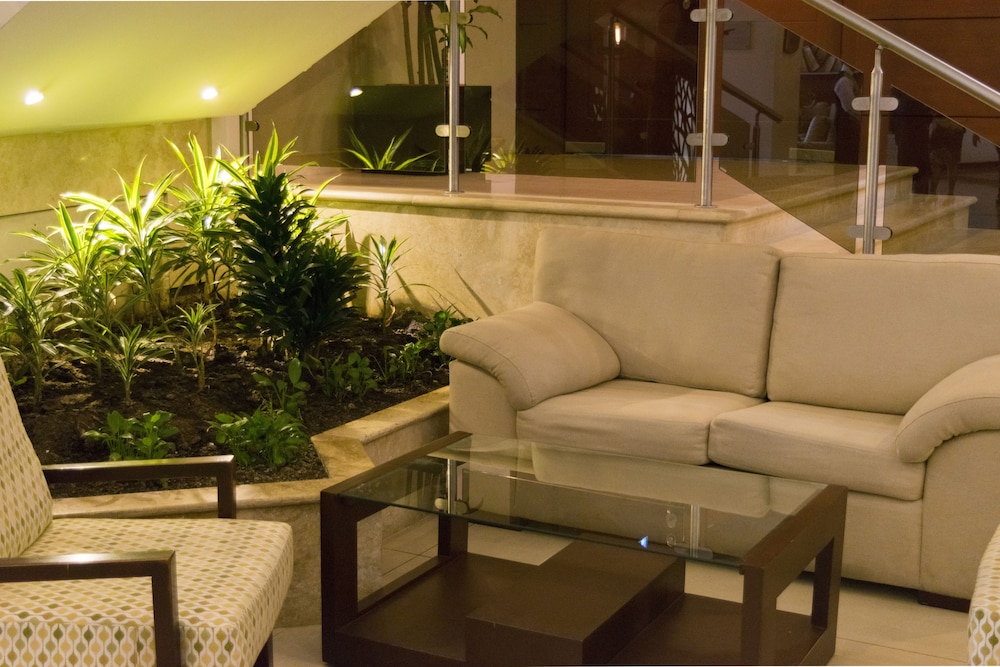 HOLIDAY INN GUATEMALA 49/78