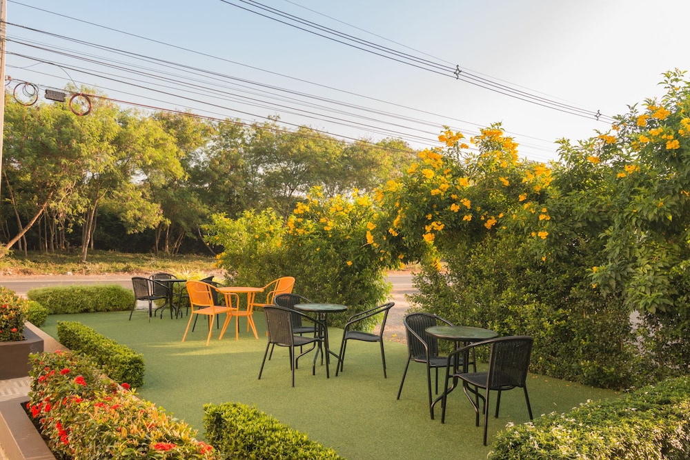 The Smart Hotel Hatyai 66/67