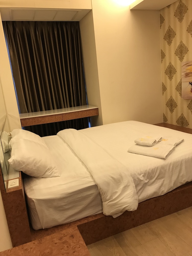 Boonrumpa Condotel 32/64