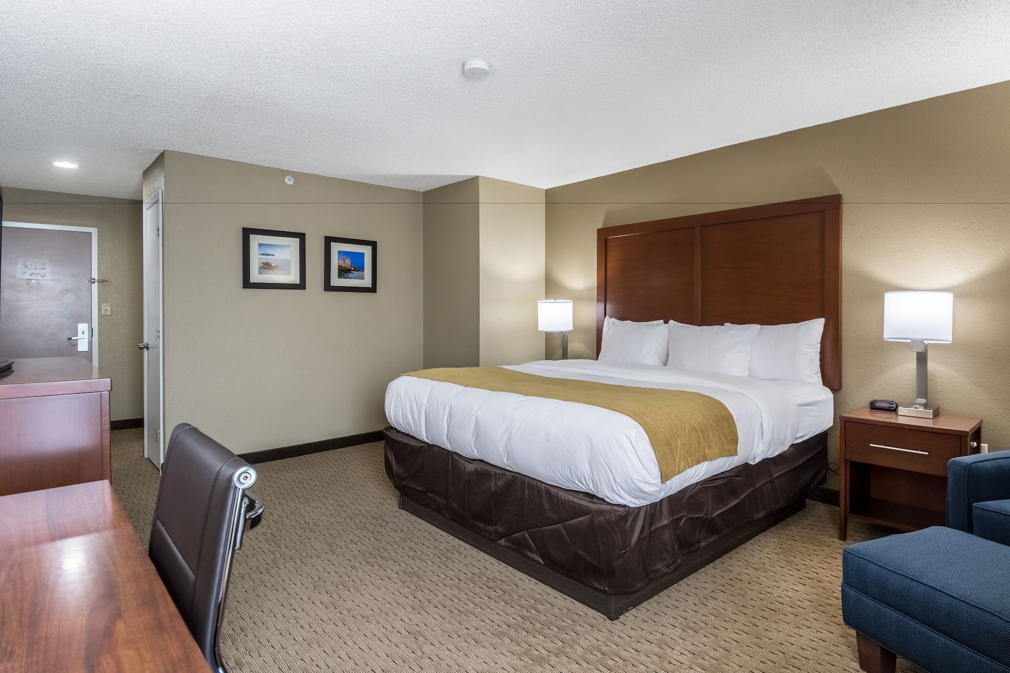 Standard, King Bed, Comfort Inn N Myrtle Beach Barefoot Landing 6/10