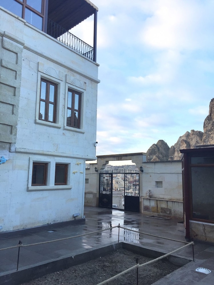 Ozbek Stone House 39/50