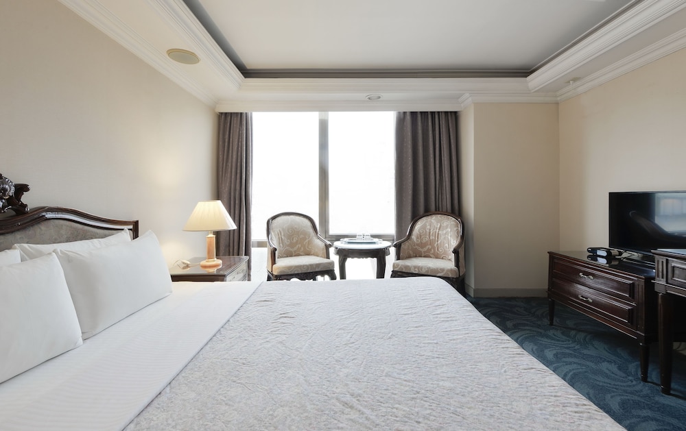 Forbes Hotel 10/20