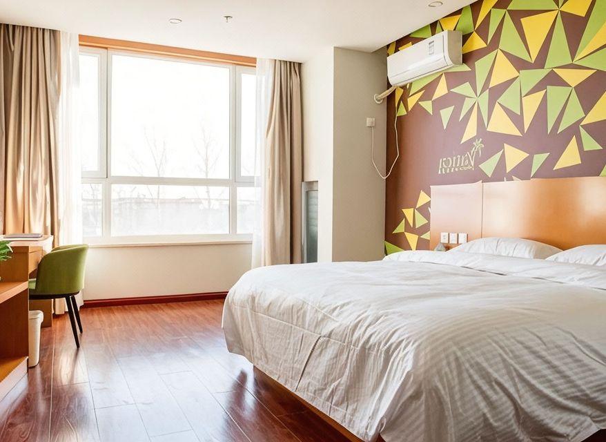 ROOM, QUEEN BED