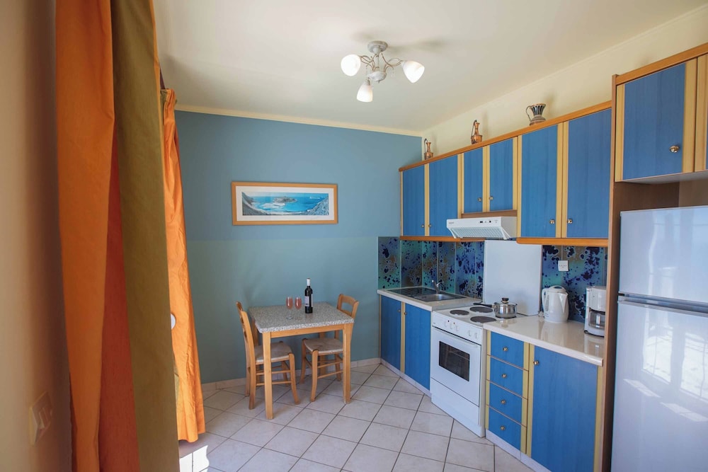 Garbis Villas 6/50
