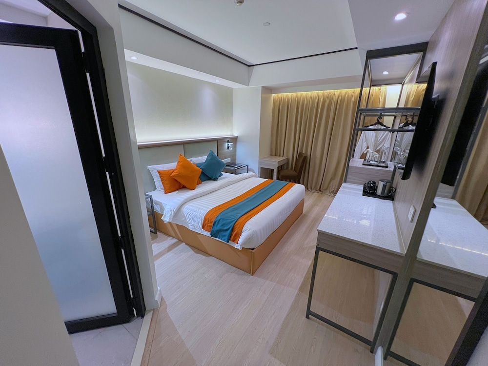 Modern, Queen Bed