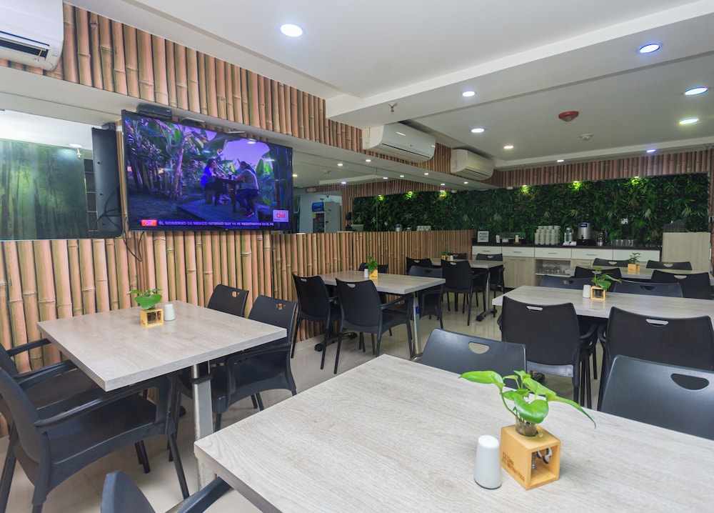 Hotel Laureles Plaza 49/63