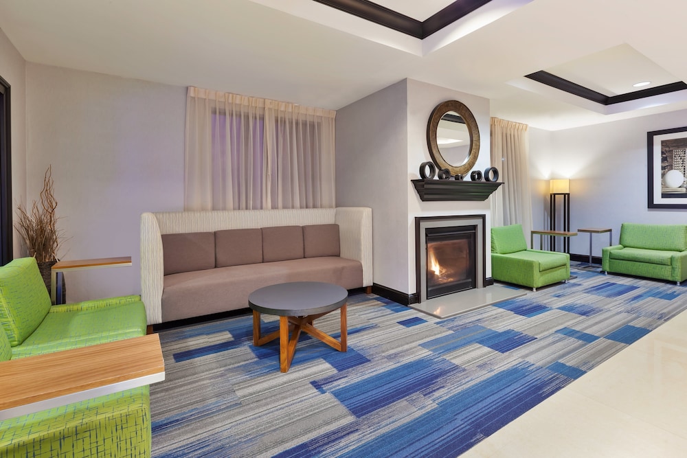 Holiday Inn Express Suites Warminster Horsham 47/63