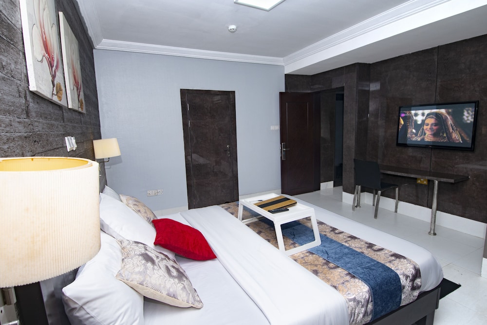 Newland Luxury Apartments 12/50