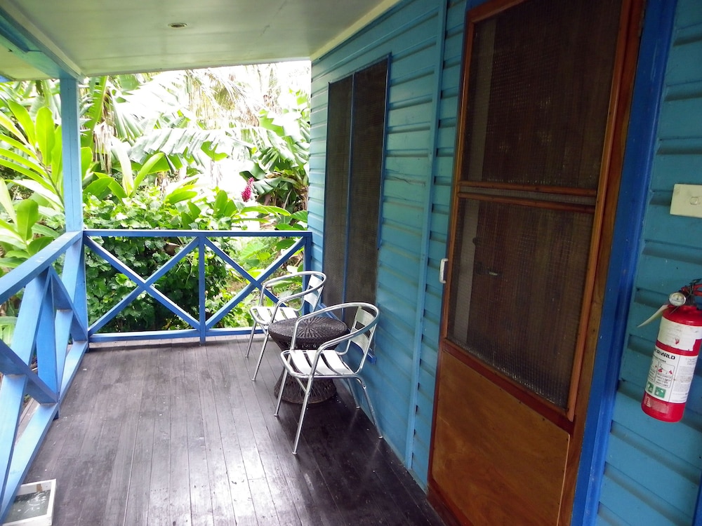 Ratu Kini Backpackers & Dive Resort 34/67
