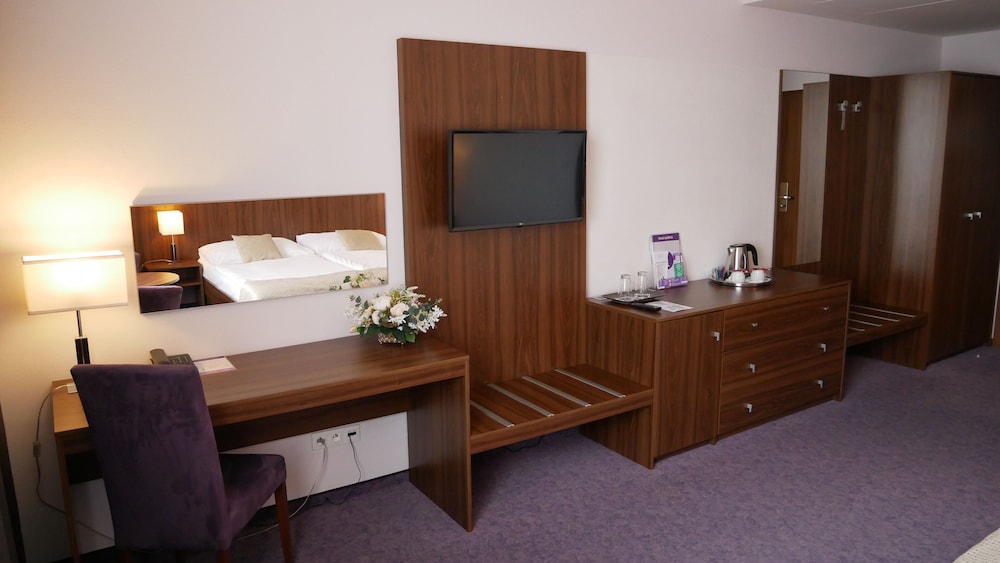 Hotel Saffron 51/64