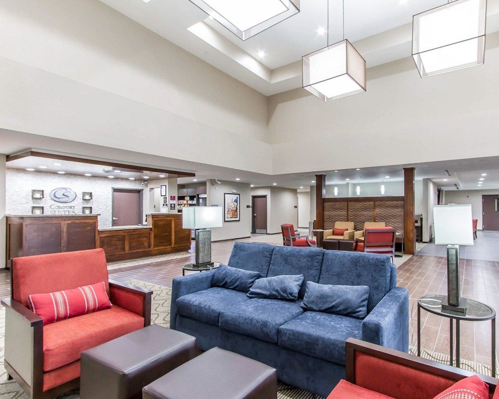 Comfort Suites West Omaha, NE 28/50