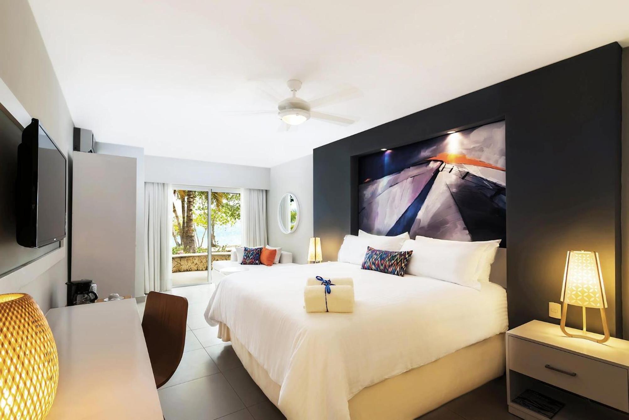 Essentia, 1 Queen and 2 Double Beds, Ocean View