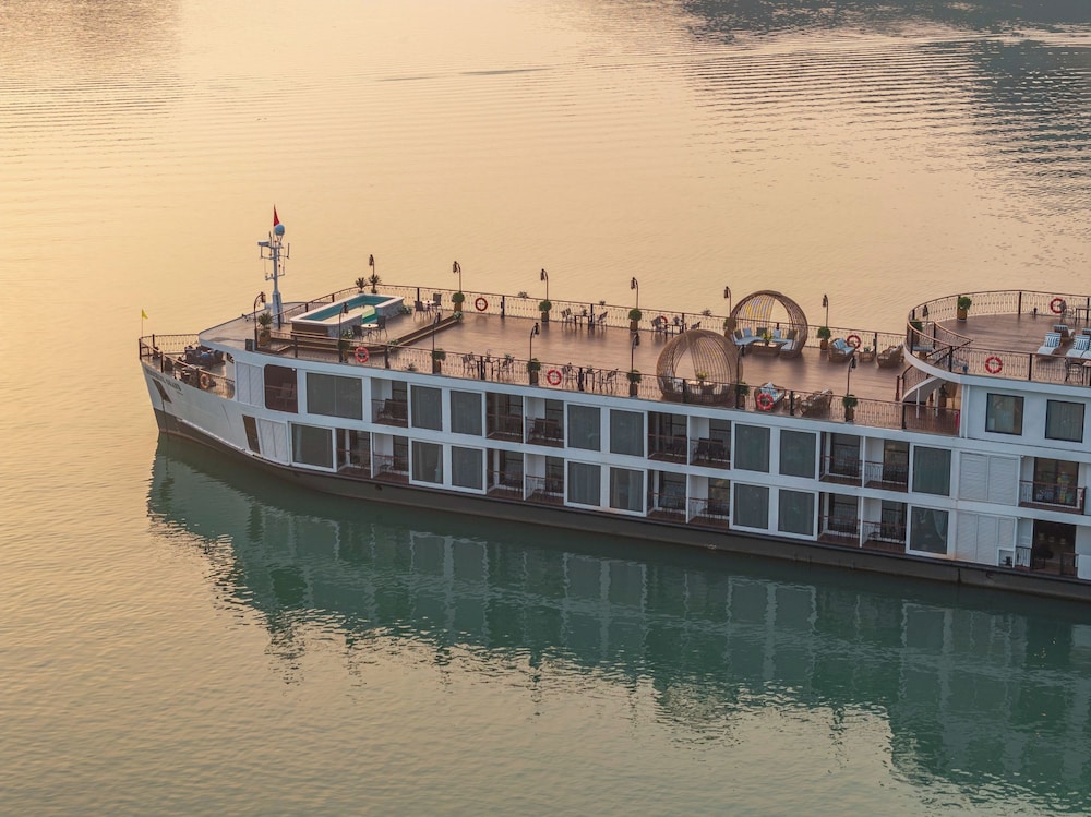 Indochine Cruise Lan Ha Bay 3/50
