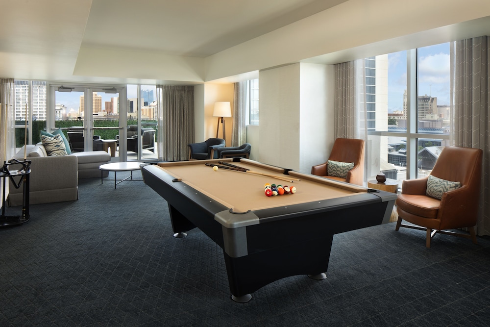 Grand Hyatt San Antonio River Walk 45/75
