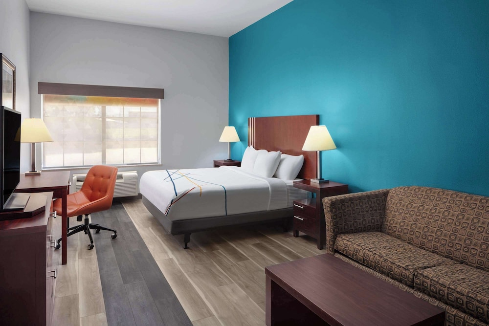 Deluxe, King Bed, Accessible, La Quinta Inn And Suites By Wyndham Woodward 5/7