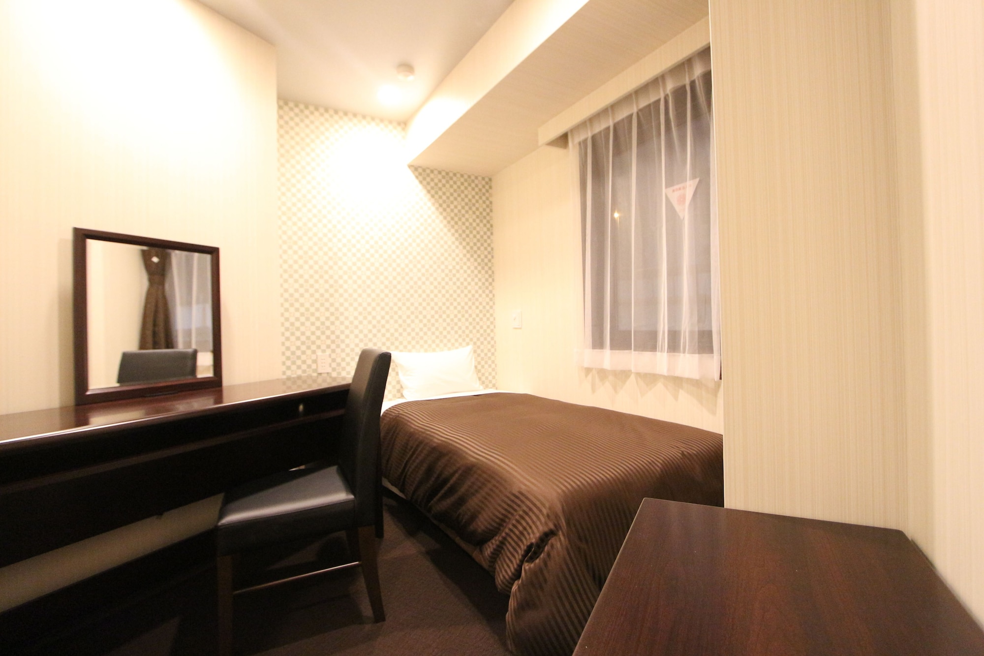 ROOM, SINGLE, SMOKING