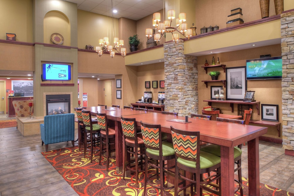 Hampton Inn & Suites Rifle 41/49
