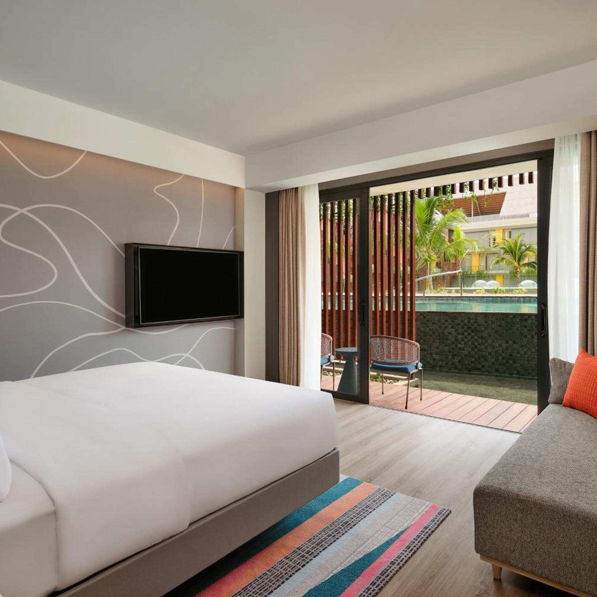Aloft, King Bed, Pool Terrace