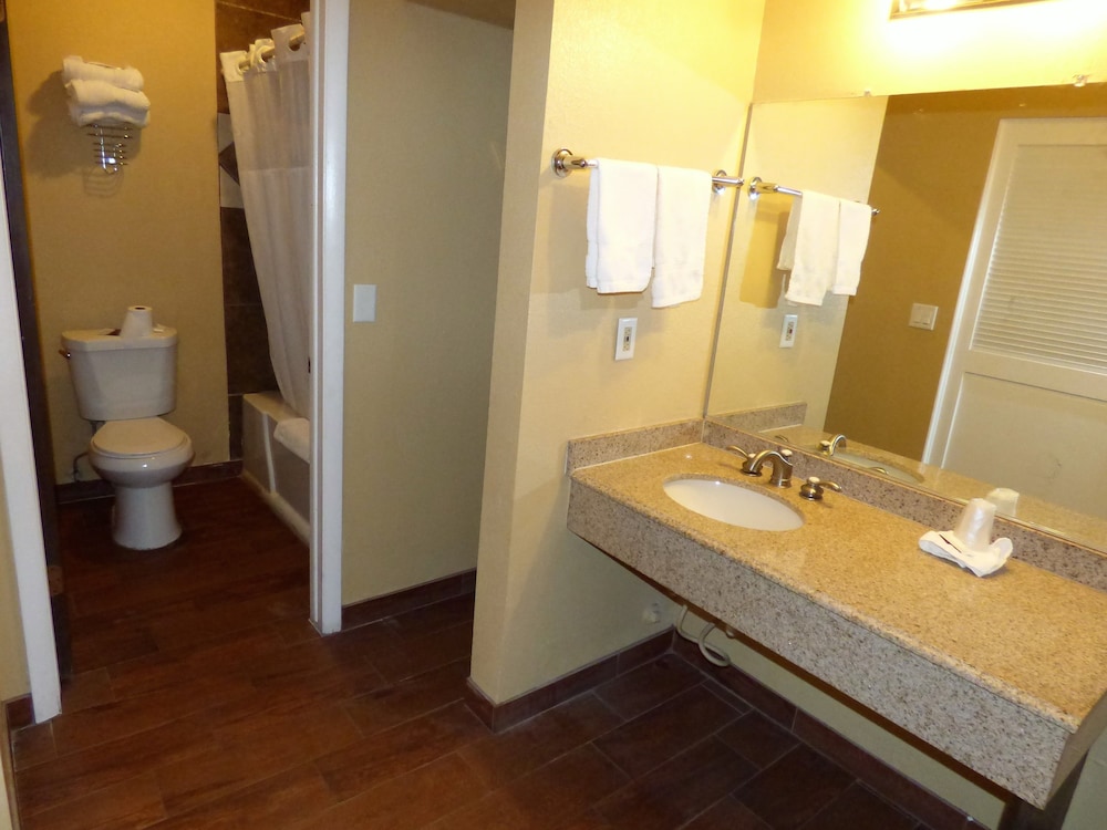 Economy Inn Suites 7/23