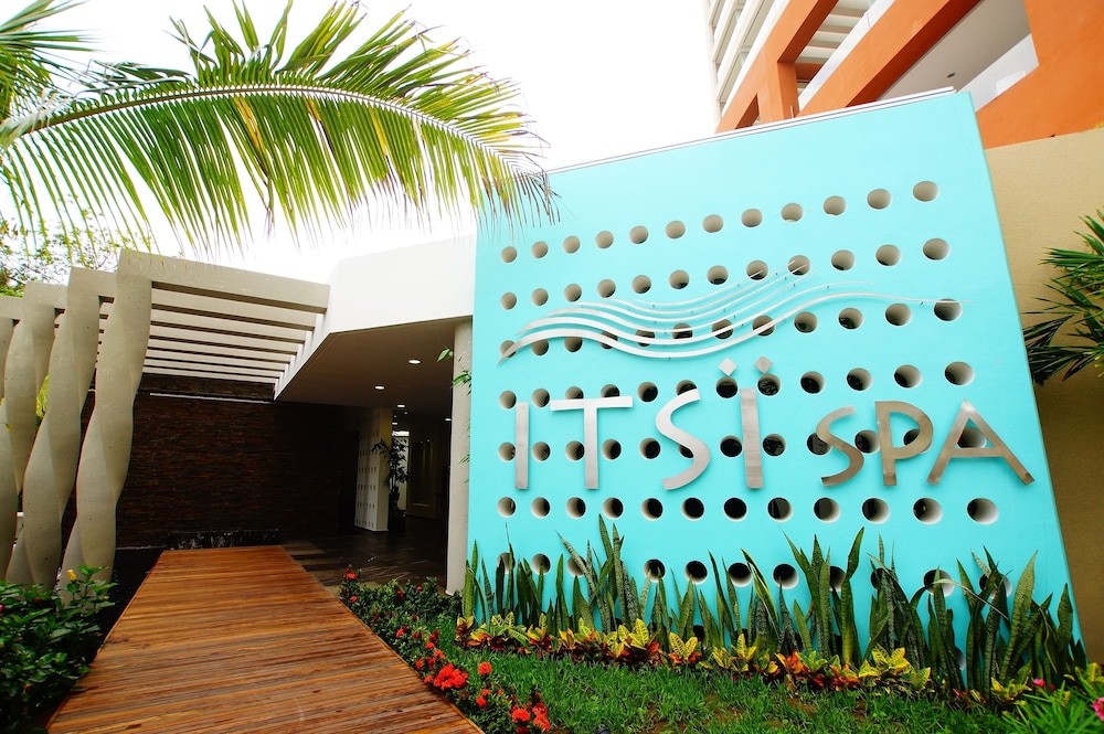 Hotel Azul Ixtapa Grand Resort Spa and Convention Center 4/51