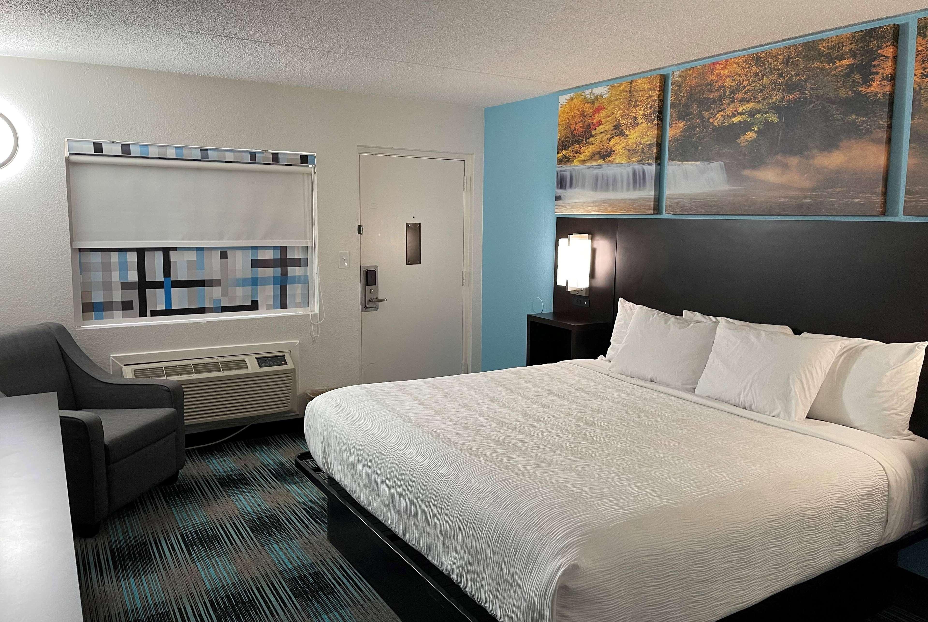 Days Inn by Wyndham Calhoun GA I-75 and US-41 4/28